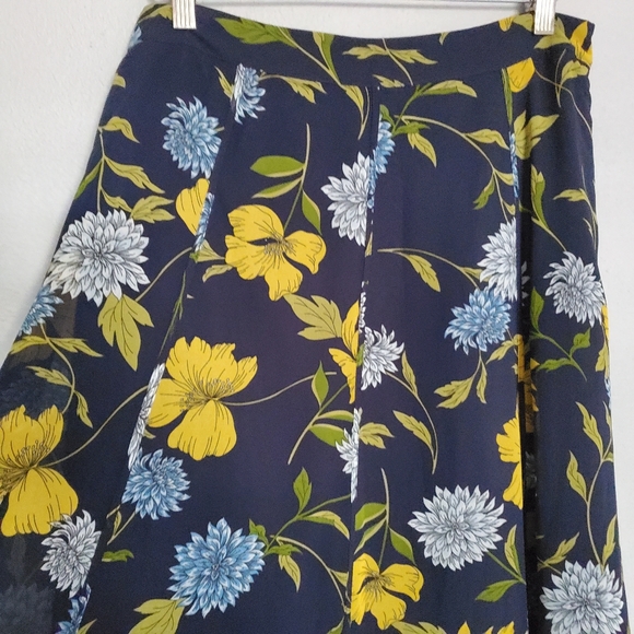 Ann Taylor floral blue skirt size 8 - Picture 2 of 10